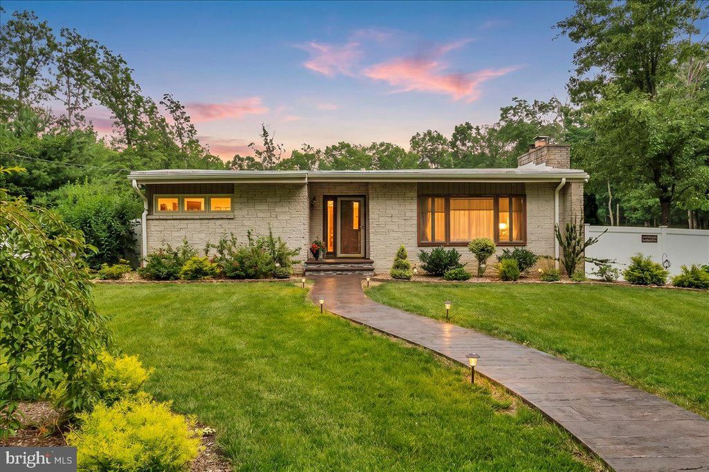 64 BLUE ANCHOR RD, Sicklerville, NJ 08081