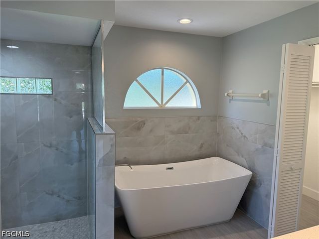 11574 Royal Tee CIR W, Cape Coral, FL 33991