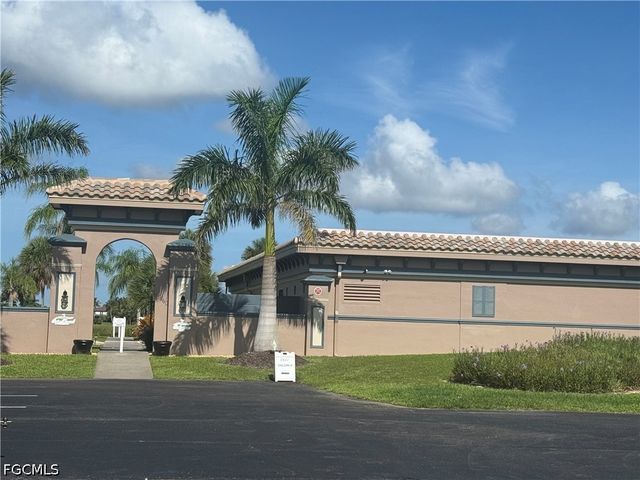 11574 Royal Tee CIR W, Cape Coral, FL 33991