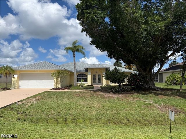11574 Royal Tee CIR W, Cape Coral, FL 33991
