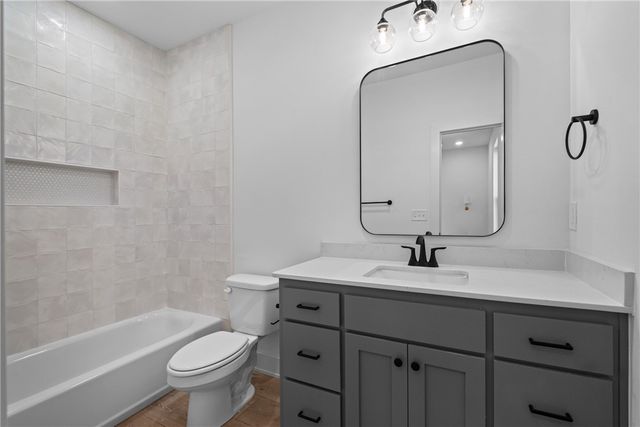 576 S Willow Avenue 1, Fayetteville, AR 72701