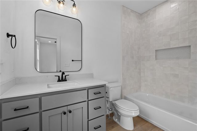 576 S Willow Avenue 1, Fayetteville, AR 72701