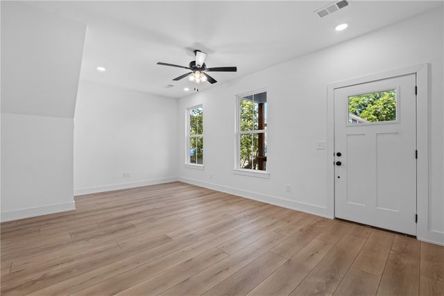 576 S Willow Avenue 1, Fayetteville, AR 72701