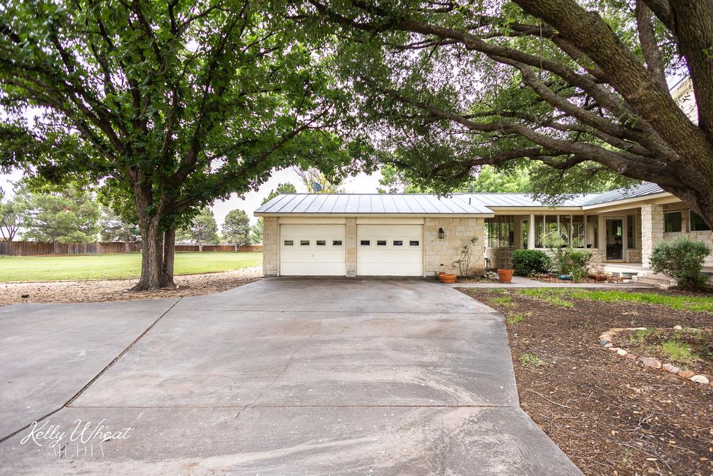 Image 11 of property listing at 1517 Darlene Street, San Angelo, TX 76904