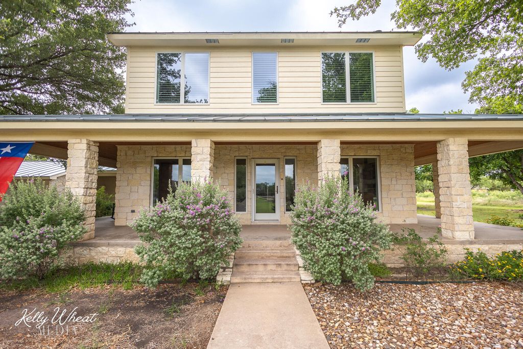 Image 3 of property listing at 1517 Darlene Street, San Angelo, TX 76904