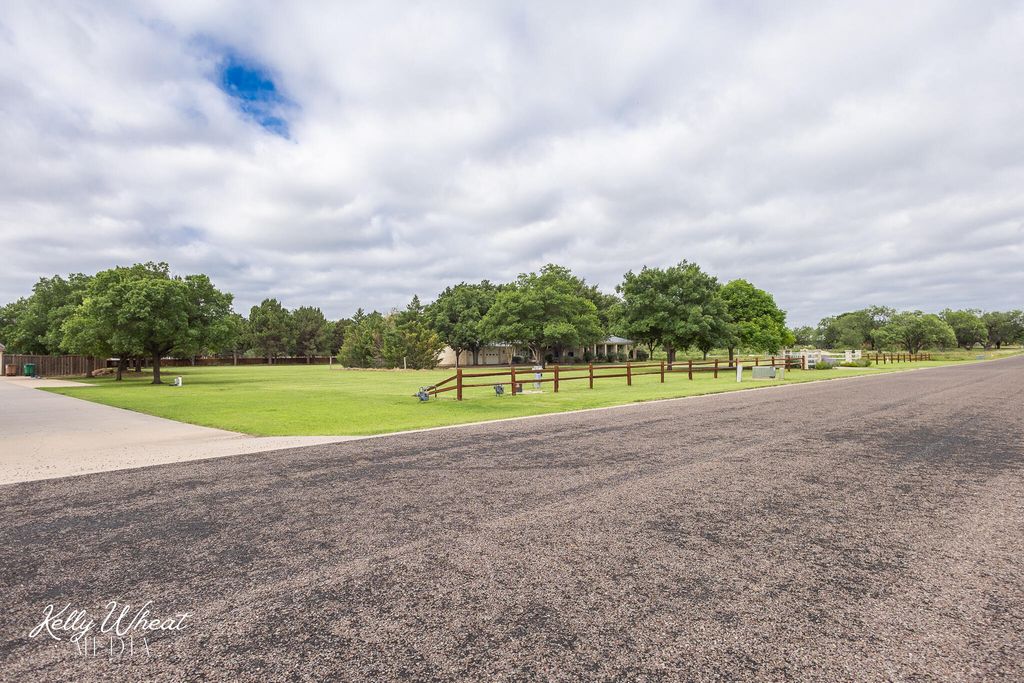 Image 4 of property listing at 1517 Darlene Street, San Angelo, TX 76904