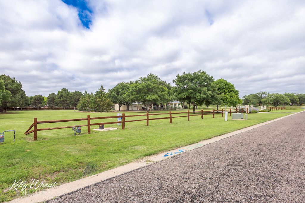 Image 5 of property listing at 1517 Darlene Street, San Angelo, TX 76904