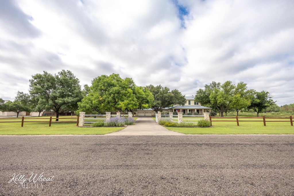Image 6 of property listing at 1517 Darlene Street, San Angelo, TX 76904