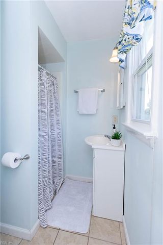 302 Beechmount DR, Hampton, VA 23669