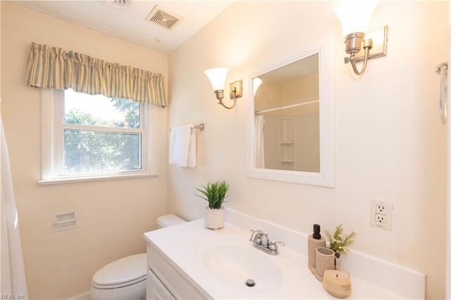 302 Beechmount DR, Hampton, VA 23669