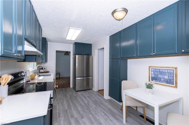302 Beechmount DR, Hampton, VA 23669