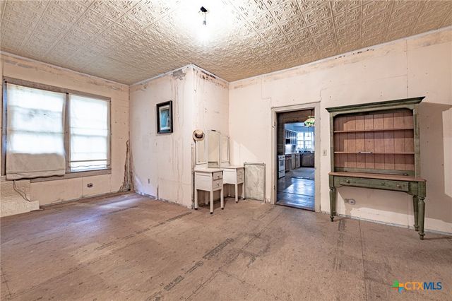 204 Avenue F, Shiner, TX 77984