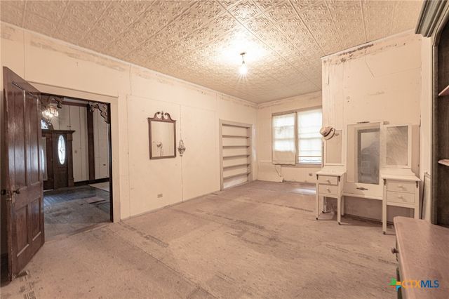 204 Avenue F, Shiner, TX 77984