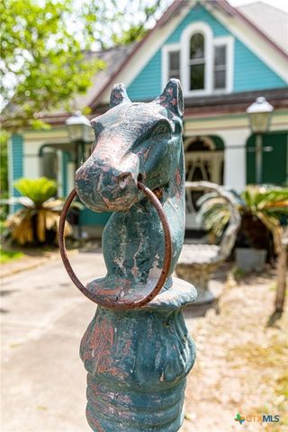 204 Avenue F, Shiner, TX 77984