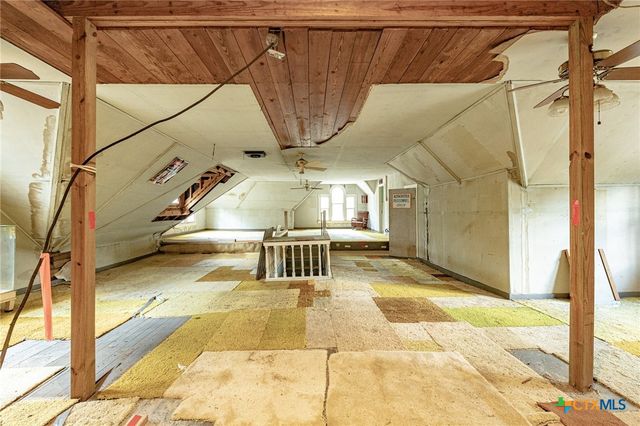 204 Avenue F, Shiner, TX 77984