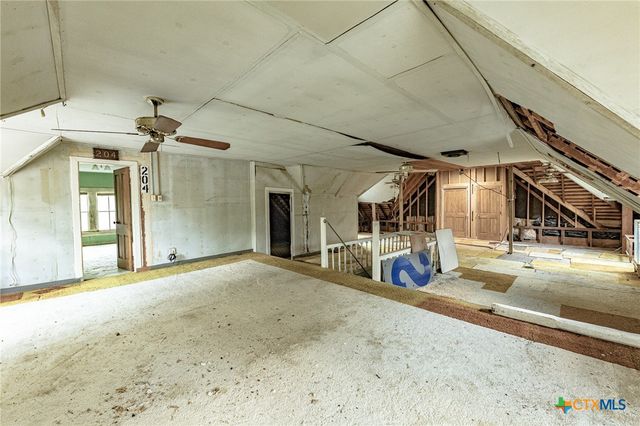 204 Avenue F, Shiner, TX 77984