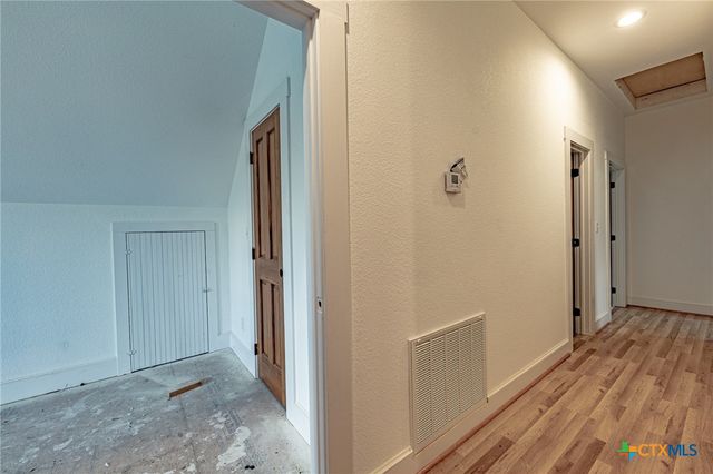 204 Avenue F, Shiner, TX 77984