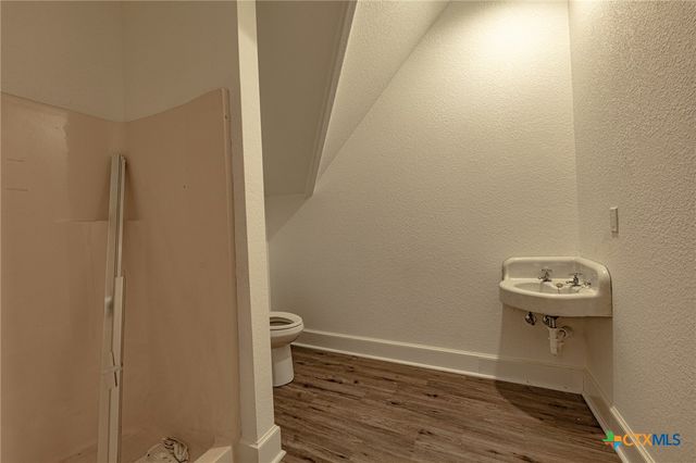 204 Avenue F, Shiner, TX 77984