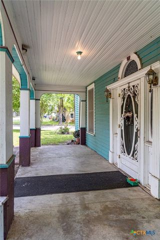 204 Avenue F, Shiner, TX 77984