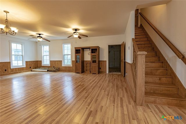 204 Avenue F, Shiner, TX 77984