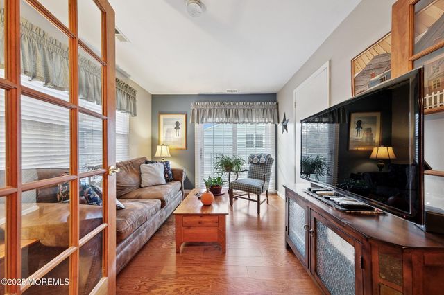 712 Zlotkin Circle 8, Freehold, NJ 07728