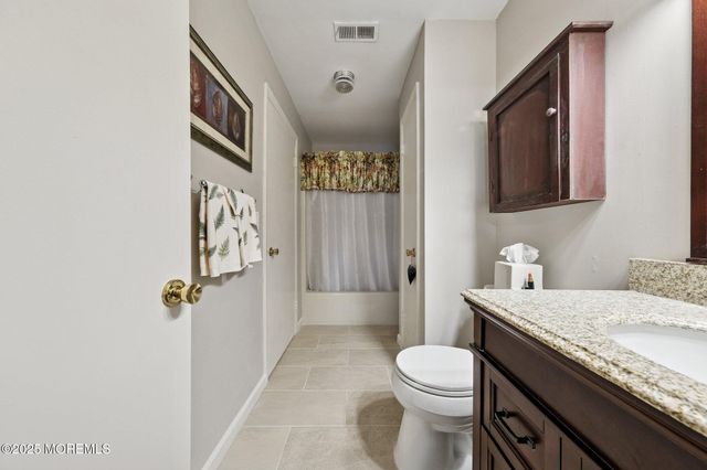 712 Zlotkin Circle 8, Freehold, NJ 07728