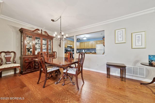 712 Zlotkin Circle 8, Freehold, NJ 07728