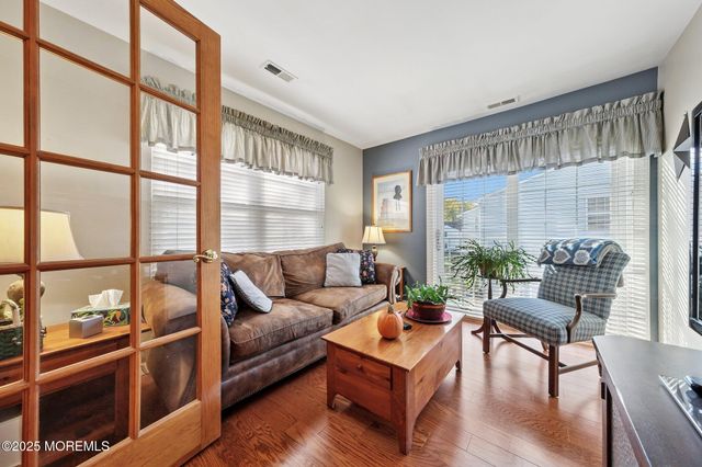 712 Zlotkin Circle 8, Freehold, NJ 07728