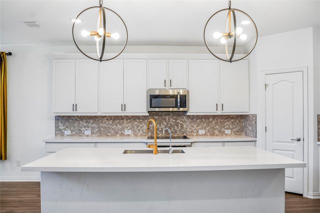 114 Contrada Grace LN, Hutto, TX 78634