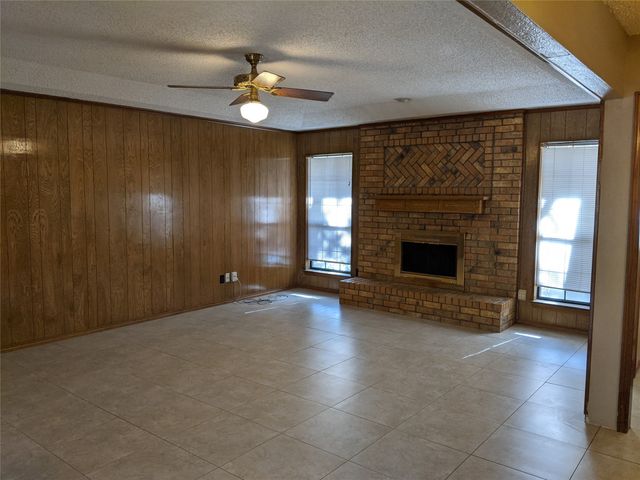 204 Bremen Drive, Hurst, TX 76054
