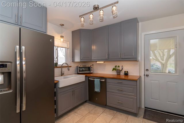 13257 Strong Boulevard, South Rockwood Village, MI 48179