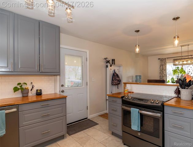 13257 Strong Boulevard, South Rockwood Village, MI 48179