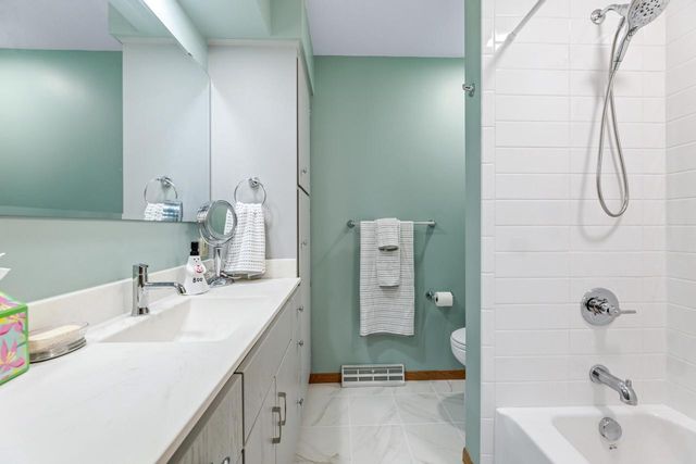 W216 Thomas ROAD, Fountain City, WI 54629