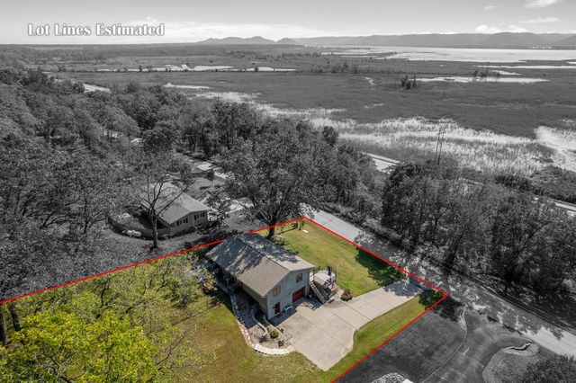 W216 Thomas ROAD, Fountain City, WI 54629