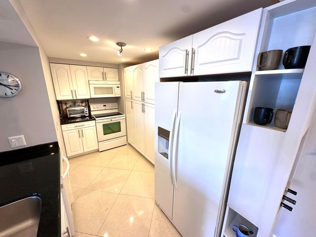 1 Las Olas Circle 313, Fort Lauderdale, FL 33316