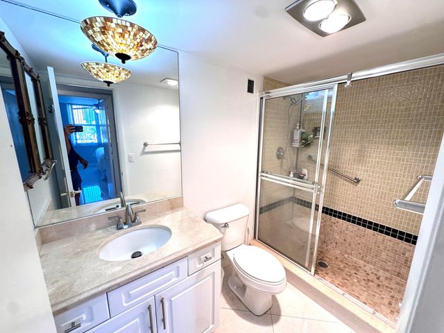 1 Las Olas Circle 313, Fort Lauderdale, FL 33316