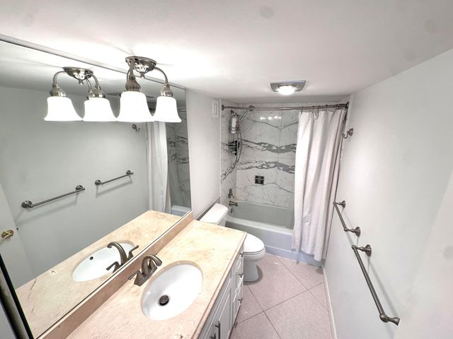 1 Las Olas Circle 313, Fort Lauderdale, FL 33316