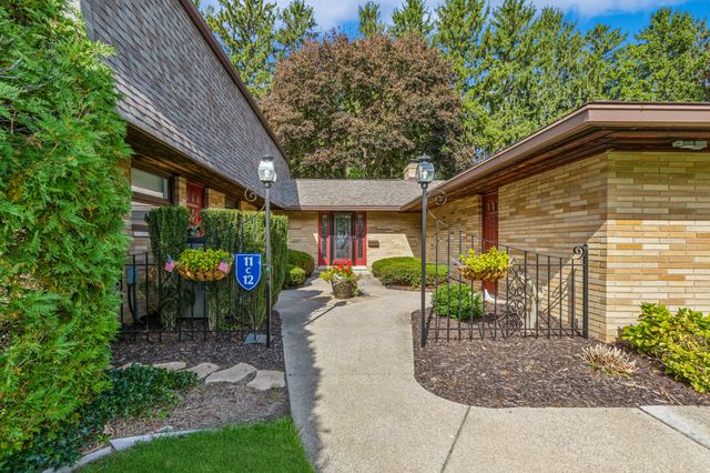 2727 S Lakeshore Drive C11, St. Joseph Twp, MI 49085
