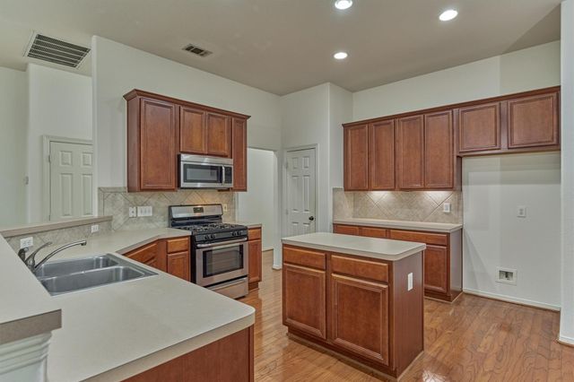 256 Mesa View, Conroe, TX 77316