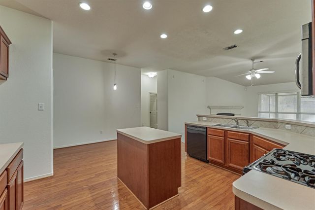 256 Mesa View, Conroe, TX 77316