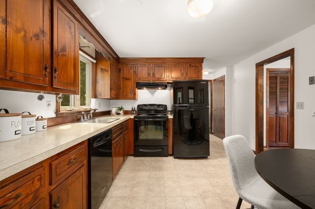 13 Pinewood Rd, Chelmsford, MA 01824