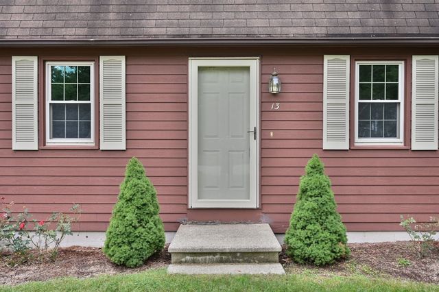 13 Pinewood Rd, Chelmsford, MA 01824