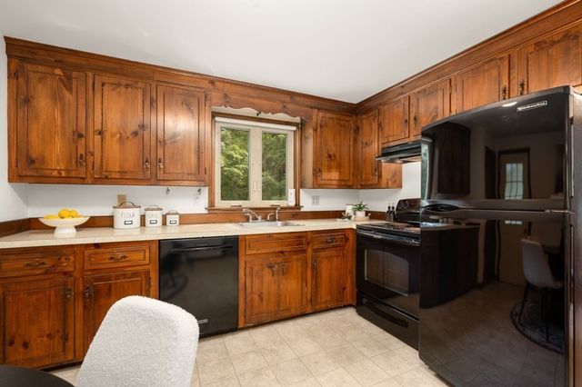 13 Pinewood Rd, Chelmsford, MA 01824