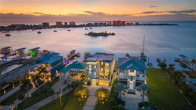 793 San Carlos DR, Fort Myers Beach, FL 33931