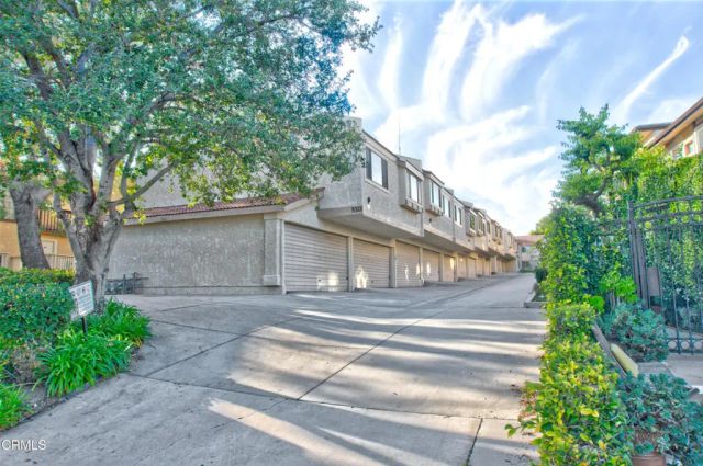 5321 Colodny Drive 11, Agoura Hills, CA 91301