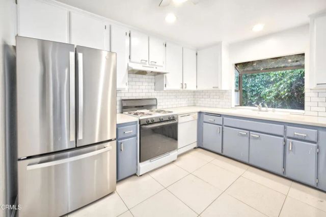 5321 Colodny Drive 11, Agoura Hills, CA 91301