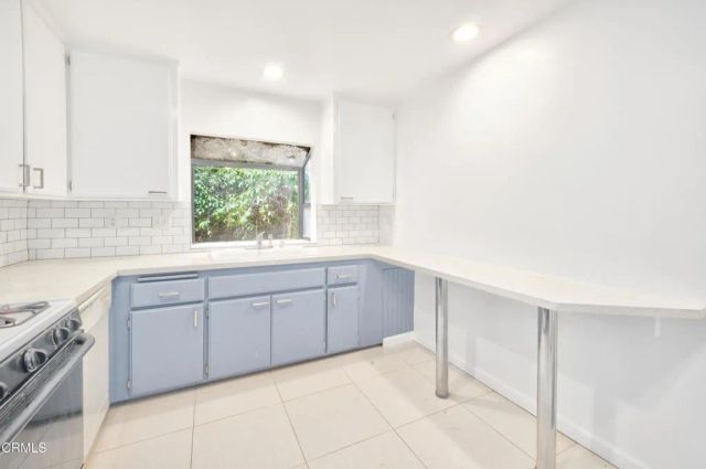 5321 Colodny Drive 11, Agoura Hills, CA 91301