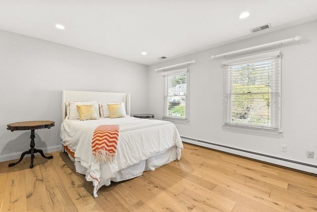 20 Burr Dr, Needham, MA 02492