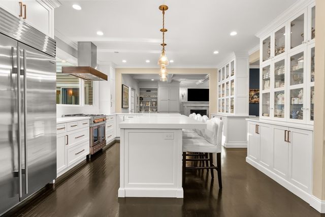 20 Burr Dr, Needham, MA 02492