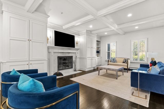 20 Burr Dr, Needham, MA 02492